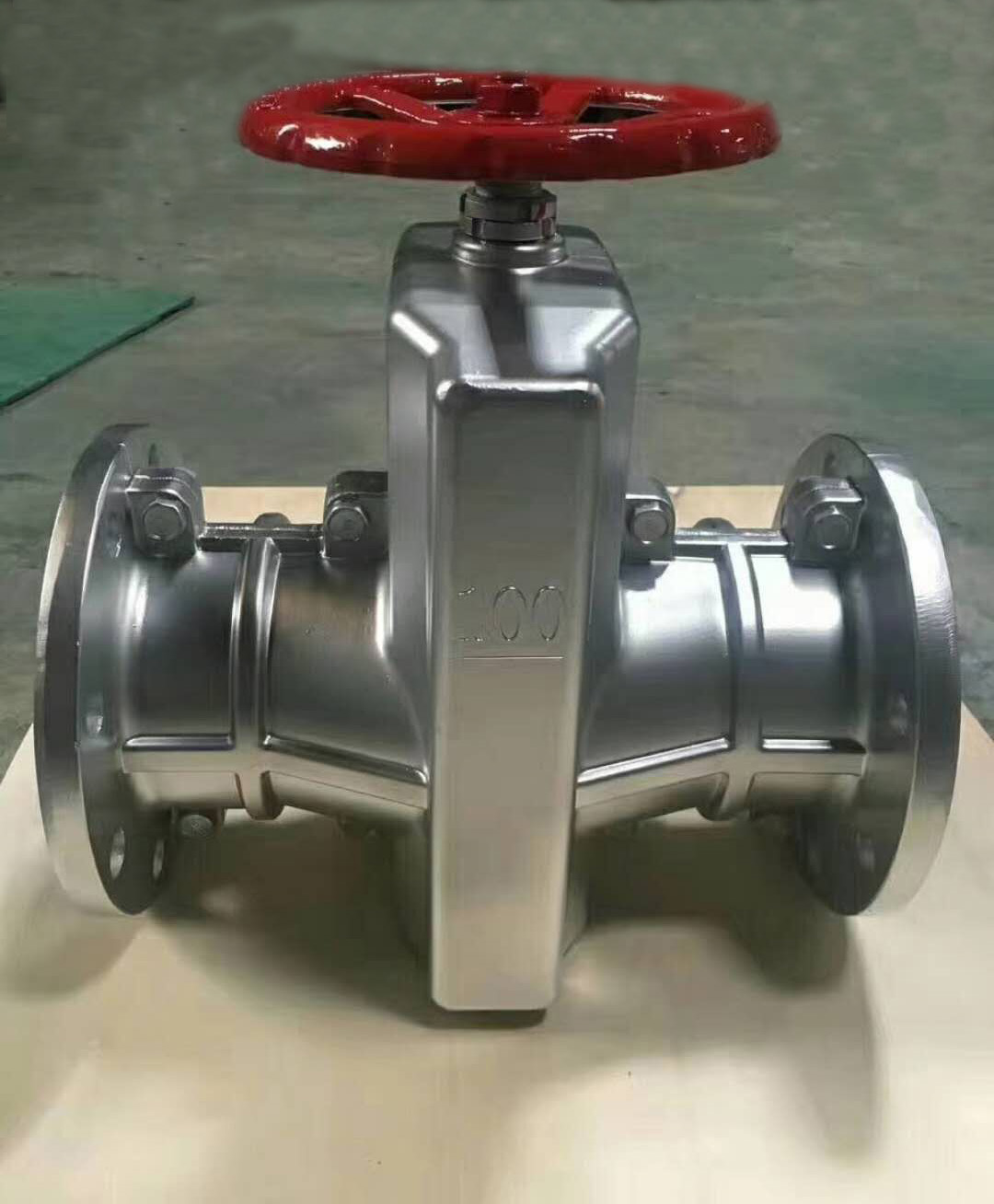 進口膠管閥的結(jié)構(gòu)與工作原理